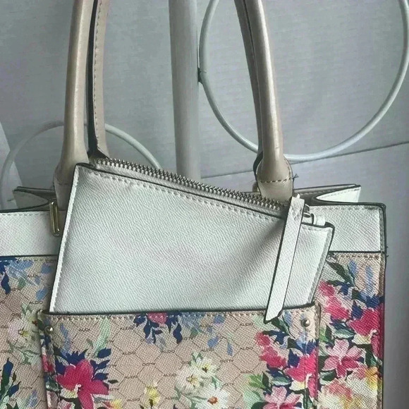 Also Spring Floral Purse with detachable coin bag - Picture 2 of 12